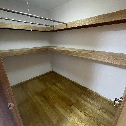登別市登別東町5丁目1-12戸建の収納
