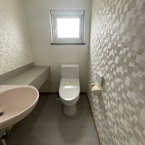 登別市登別東町5丁目1-12戸建のトイレ