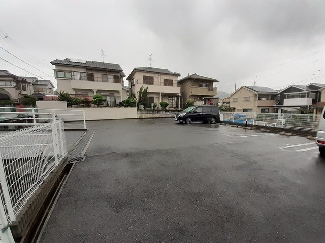 ミロワールの駐車場
