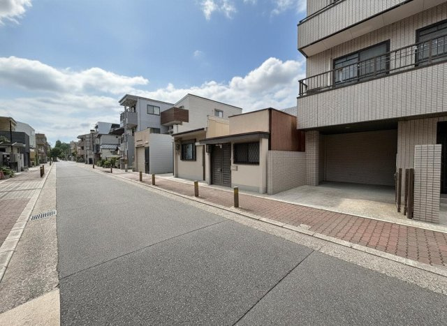 東住吉区鷹合1丁目の前面道路含む現地写真|前面道路がゆったりしているため、開放感があります。