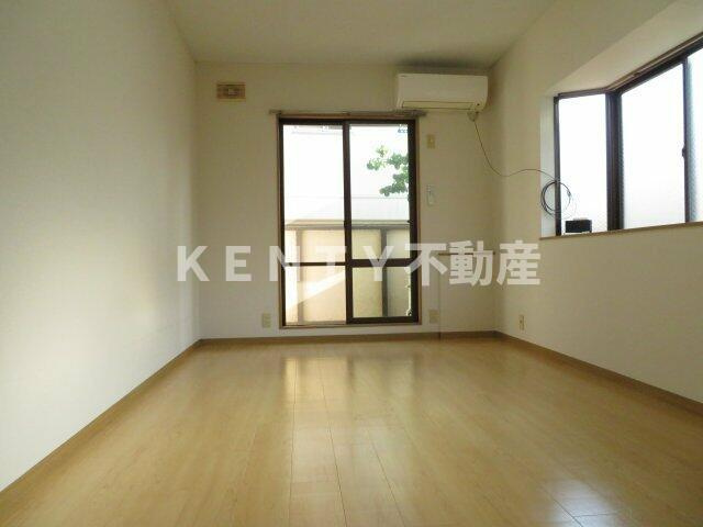 【居間・リビング】 | 清蓉ハイム | こちらのリビングで趣味の時間をお楽しみください