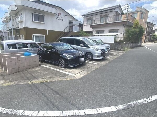 メゾンオソレイユ　　刈谷市近郊の賃貸はクラスホーム刈谷店の駐車場