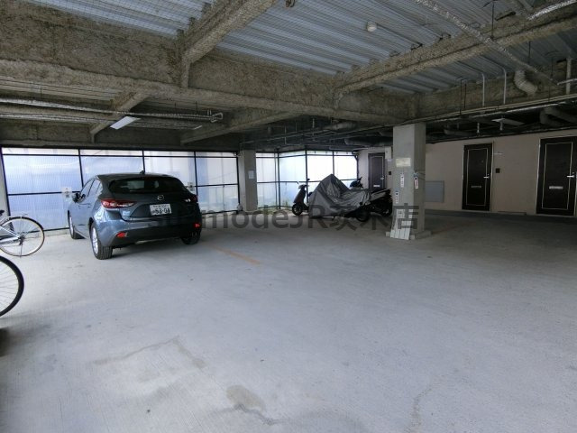 宮元7番館の駐車場