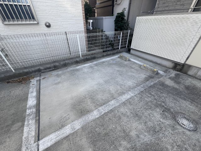 ウィングス垂水の駐車場