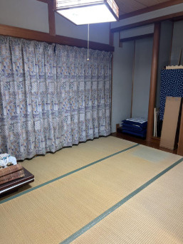 「南向き＆陽当たり良好」高知市加賀野井1丁目　中古一戸建ての和室|落ち着いた和の空間。