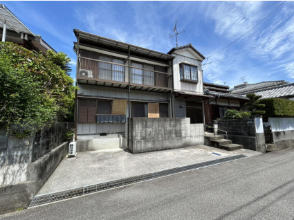 「南向き＆陽当たり良好」高知市加賀野井1丁目　中古一戸建ての外観|お車の出し入れもスムーズな開口部。
