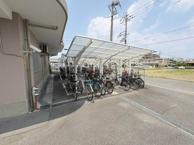 洛南ハイライフ西棟|駐輪場完備（R8.7撮影）