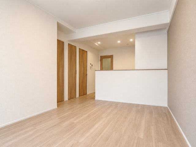 ユニ宇治マンション2号館の居間・リビング