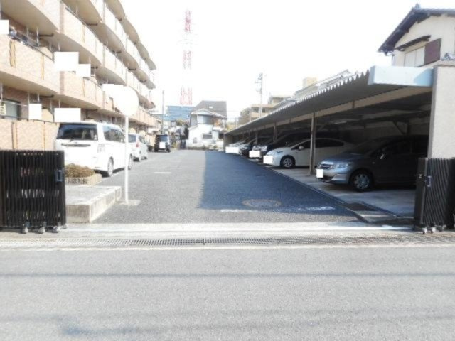 グランフィールド行徳の駐車場