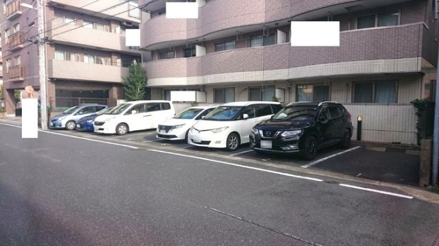 サニーコート１８の駐車場