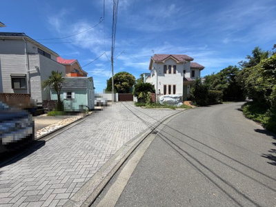 【前面道路含む現地写真】 | 三浦市初声町和田　ロフト付き　4LDK