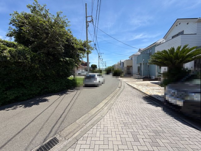 【前面道路含む現地写真】 | 三浦市初声町和田　ロフト付き　4LDK