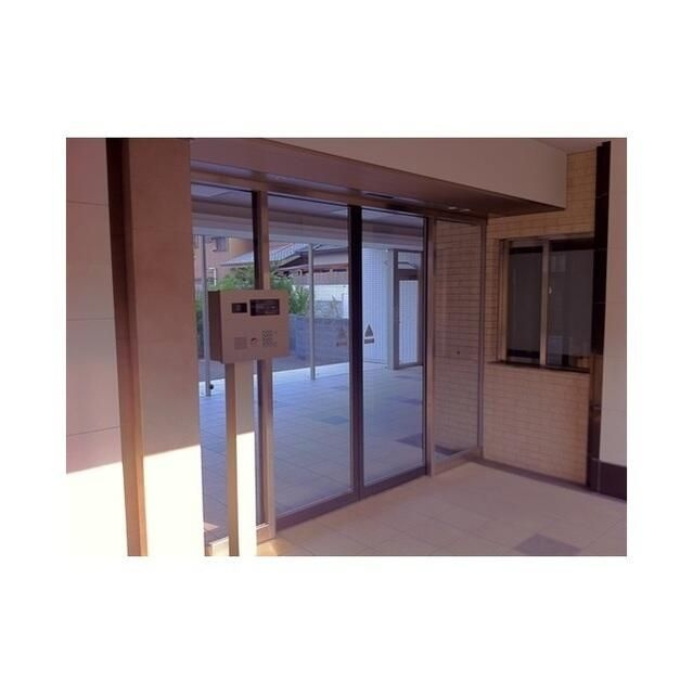 コンフォリア谷塚のエントランス