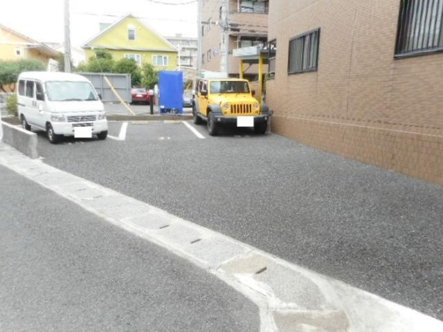 シーサイドスクウェア弐番館の駐車場