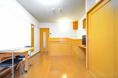 【居間・リビング】 | レオパレスＴ　ＵＰジョイ | 備品や設備仕様は号室等により異なります現地をご確認下さい。　