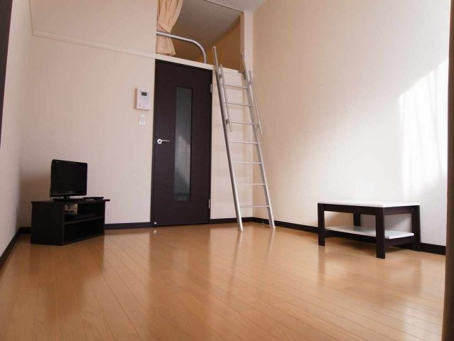 レオネクストＩＮＡＧＩの居間・リビング|ロフトタイプのお部屋です