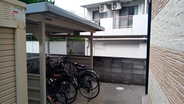 レオパレス新富山Ａのその他|駐輪場