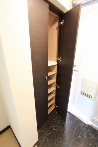 レオネクスト春日野口の玄関|※写真と現状が異なる場合は現状を優先