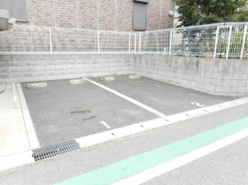 プレジオ参番館の駐車場