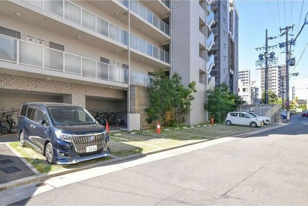 エスリード新栄プライムの駐車場