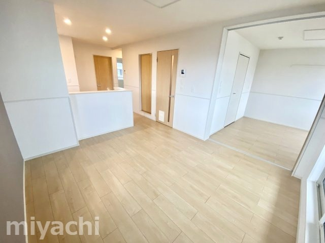 クラール安宅Dの居間・リビング