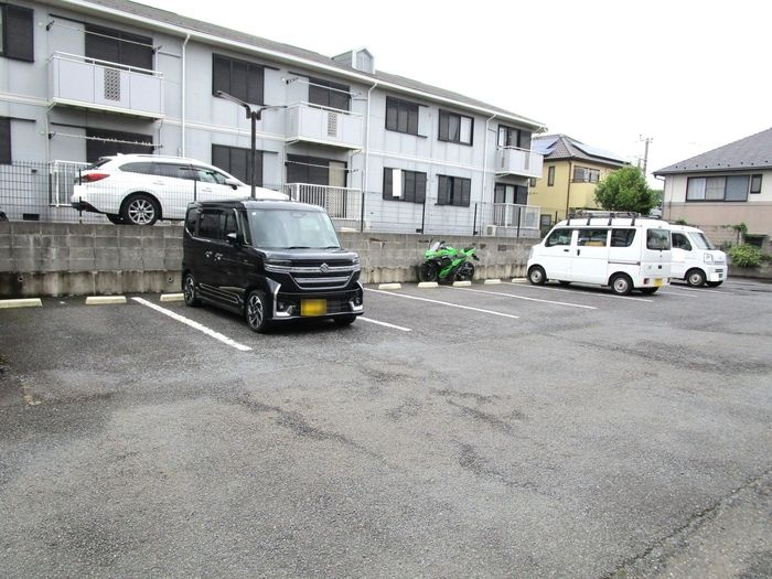 レジデンスヒルトップ　Ⅴの駐車場