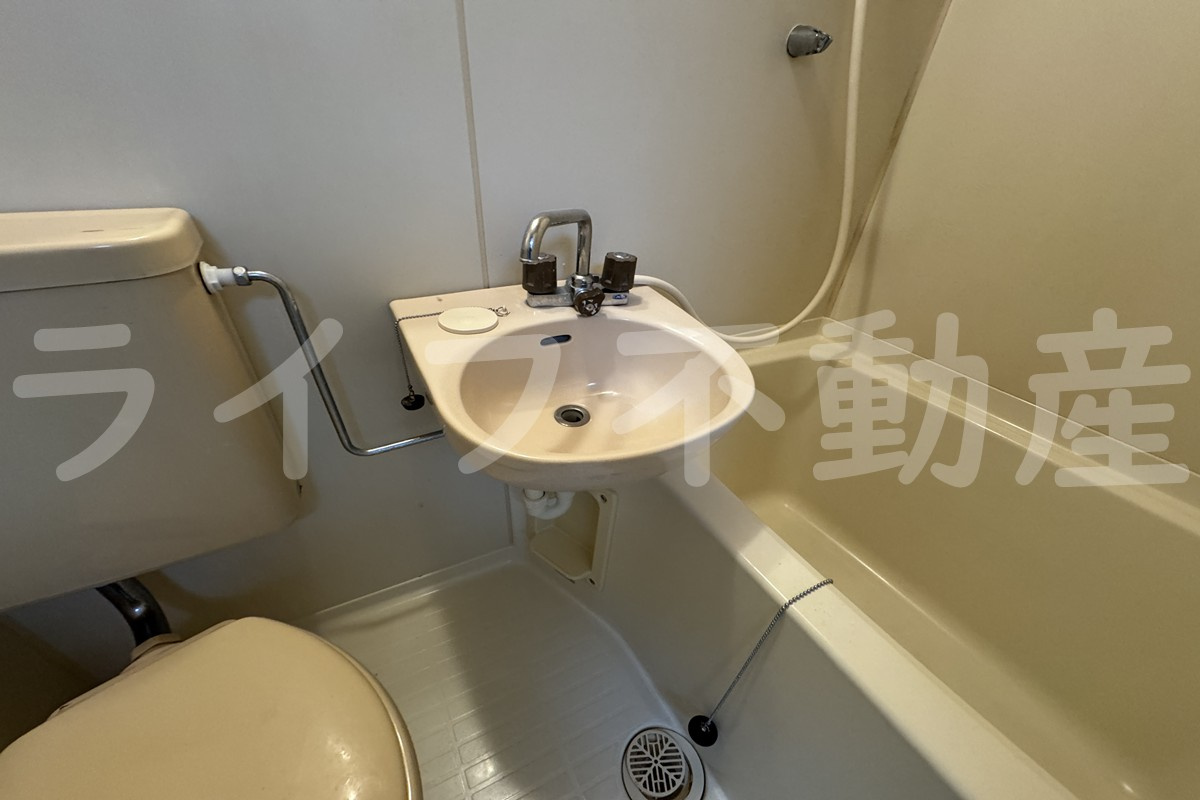 アスカハイツの洗面所|明るい洗面所です