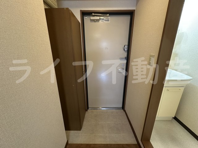 ダーナ・パルの玄関