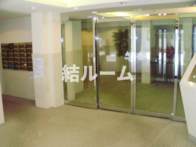 板橋区小茂根１丁目の賃貸マンションのエントランス