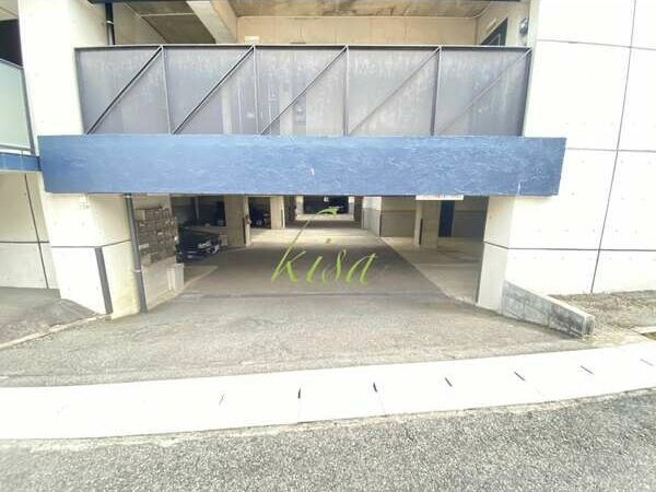 シャンテニエ ※ 事務所・SOHO利用可の駐車場