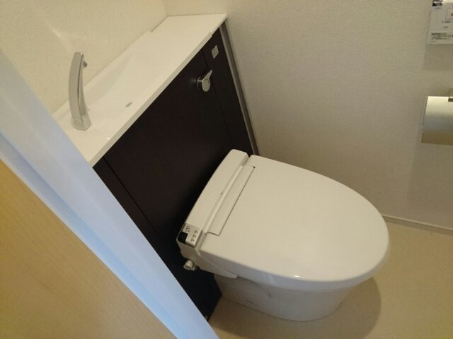 【トイレ】 | サンリット東郷 | シンプルで使いやすいトイレです