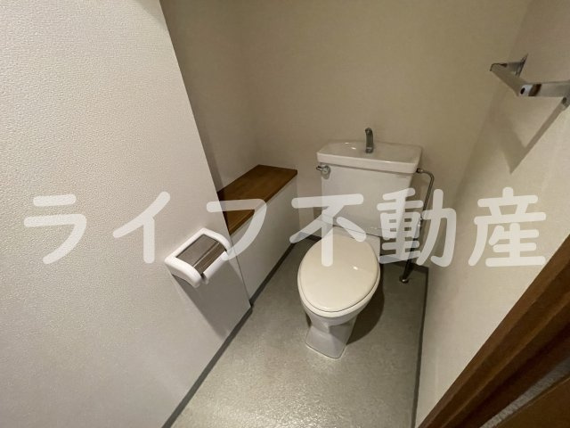 グランディールシャトーのトイレ|落ち着いた色調のトイレです