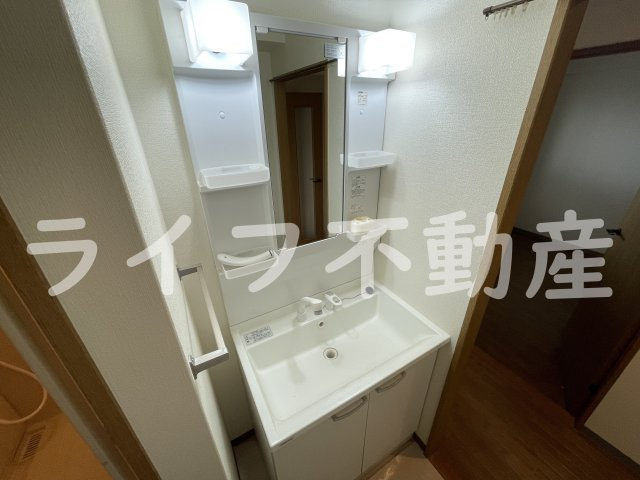 グランディールシャトーの独立洗面台|独立洗面台、朝の身支度には欠かせません