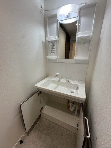 ベイルーム藤沢花の木の独立洗面台|朝の身支度には欠かせない独立洗面化粧台