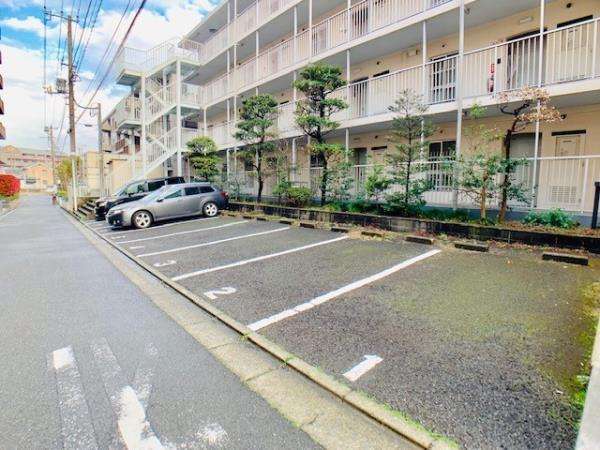 若尾山ハイツの駐車場|車をお持ちの方に嬉しい駐車場付きの物件です