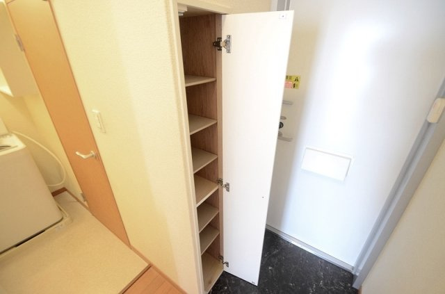 レオパレスミヤビの玄関|シンプルで使いやすい玄関です