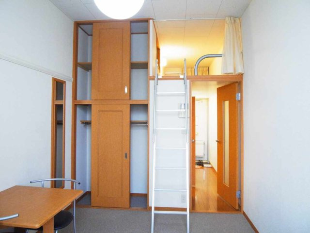 レオパレスメルベーユの内装|明るい色調の室内です