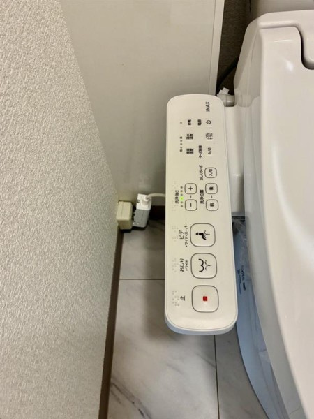 若尾山ハイツのトイレ|落ち着いた色調のトイレです