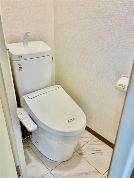 若尾山ハイツのトイレ|落ち着いた色調のトイレです