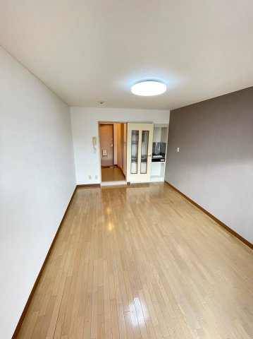 アショカニーローズ館の寝室|開放的な寝室です