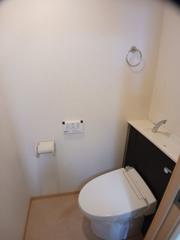 ベラ　マティ－ナのトイレ|落ち着いた色調のトイレです