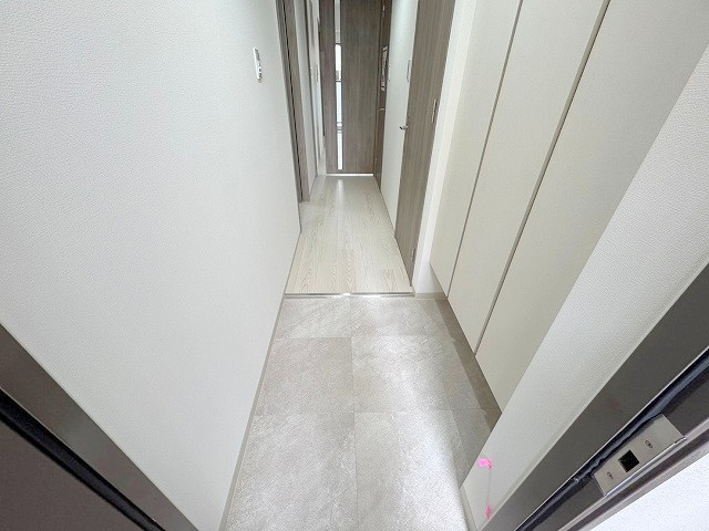 STANDZ新大阪の玄関