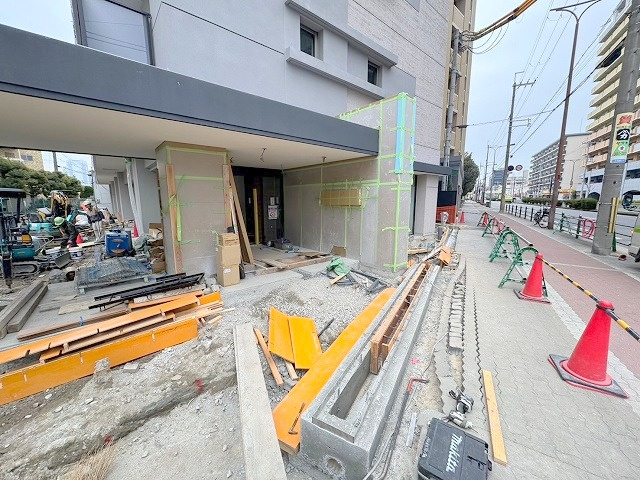 STANDZ新大阪のエントランス