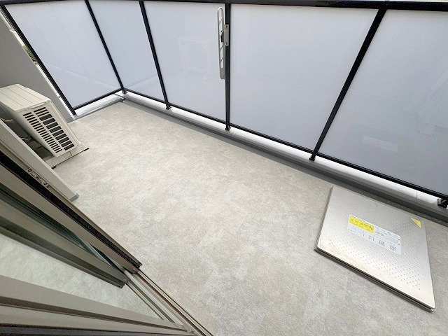 STANDZ新大阪のバルコニー