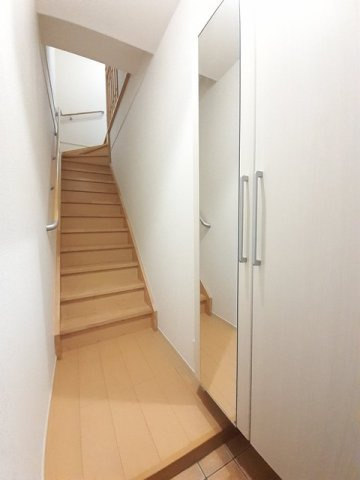 シャンブル湘南Ⅱの玄関|収納もある玄関です