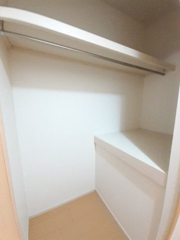 シャンブル湘南Ⅱの収納|小物を収納するのに便利です