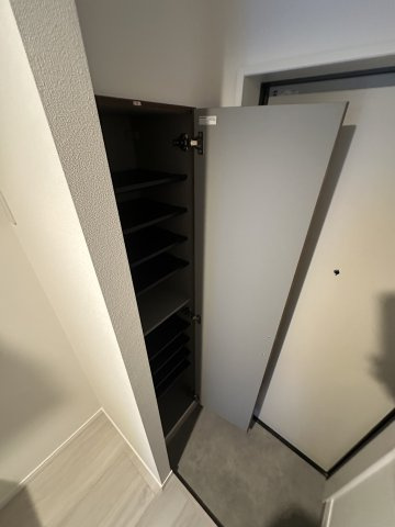 ベイルーム六会日大前の玄関|収納もある玄関です