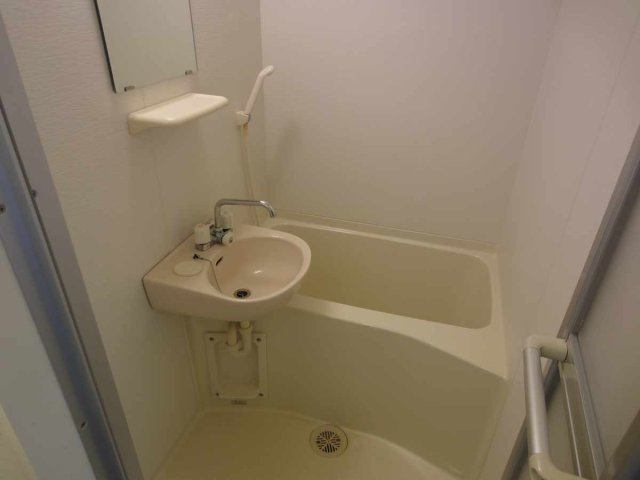 レオパレスフレッシュⅢの浴室|きれいなお風呂です