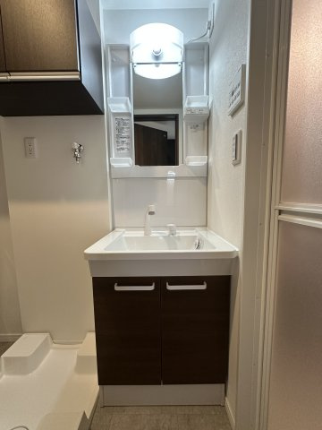 ベイルーム六会日大前の独立洗面台|別部屋写真参考