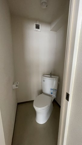 エムアイビル店舗事務所のトイレ|コンパクトで使いやすいトイレです